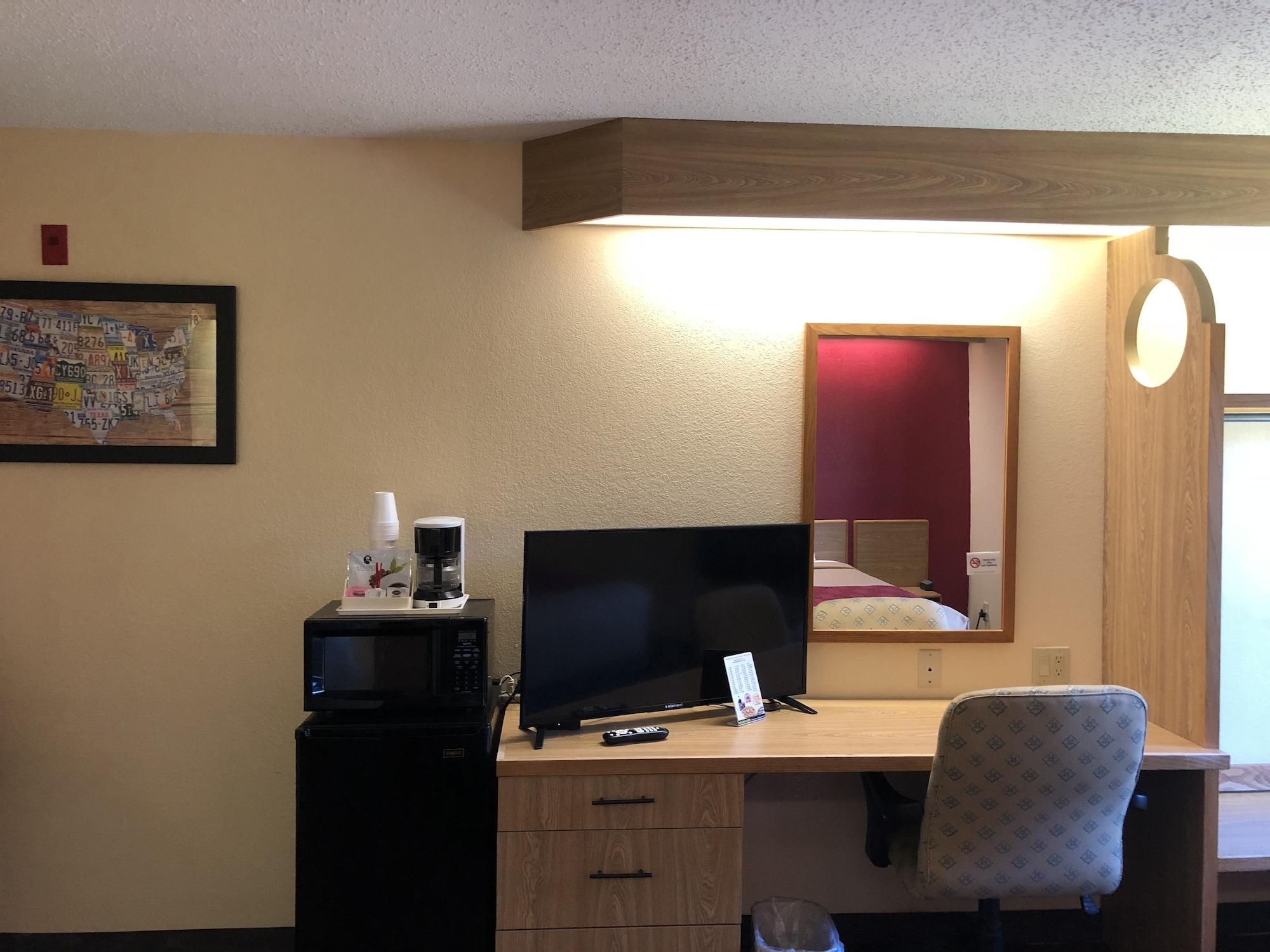 Econo Lodge London Bagian luar foto