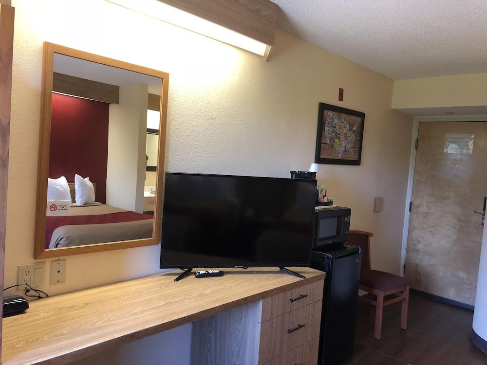 Econo Lodge London Bagian luar foto