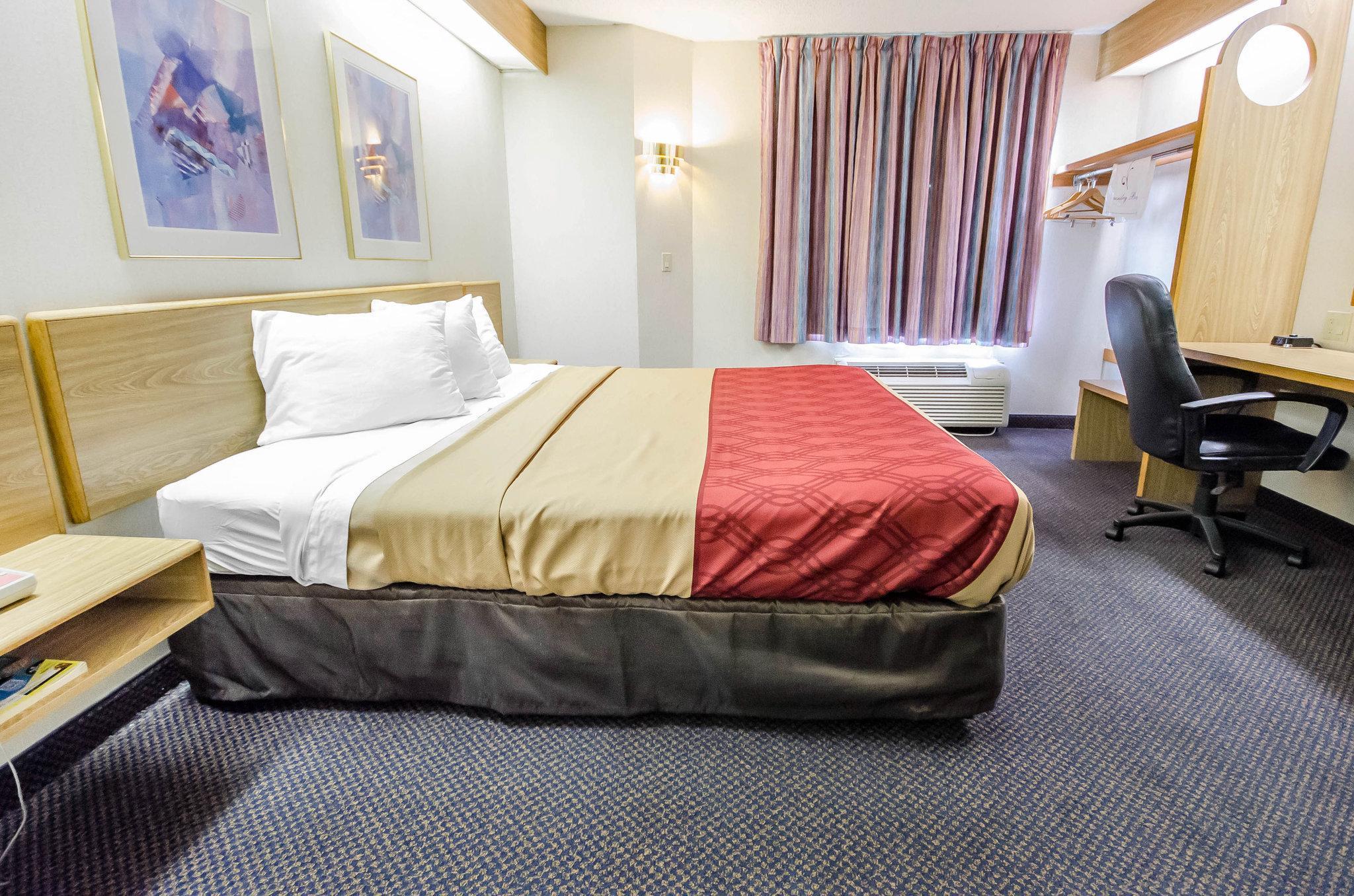 Econo Lodge London Bagian luar foto
