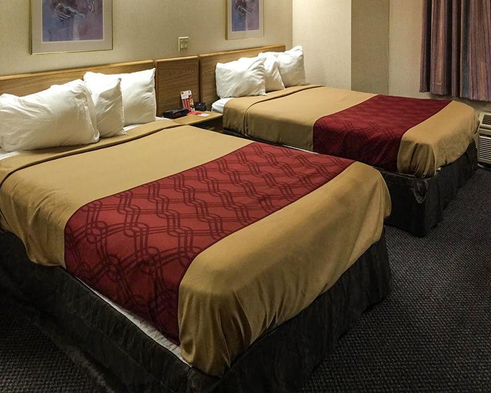 Econo Lodge London Bagian luar foto