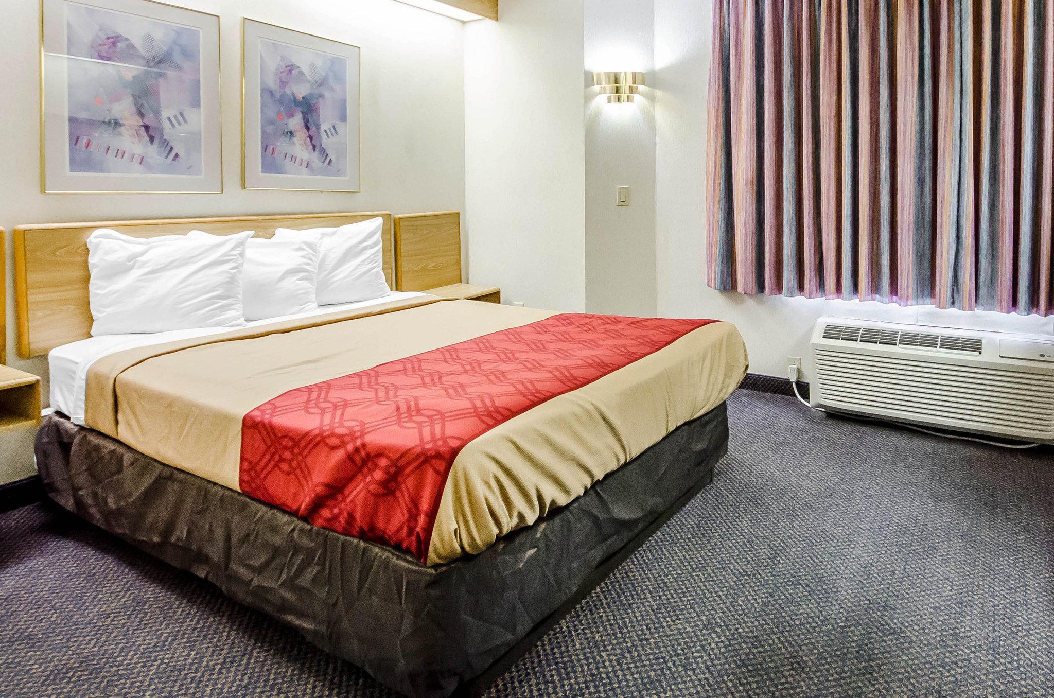 Econo Lodge London Bagian luar foto