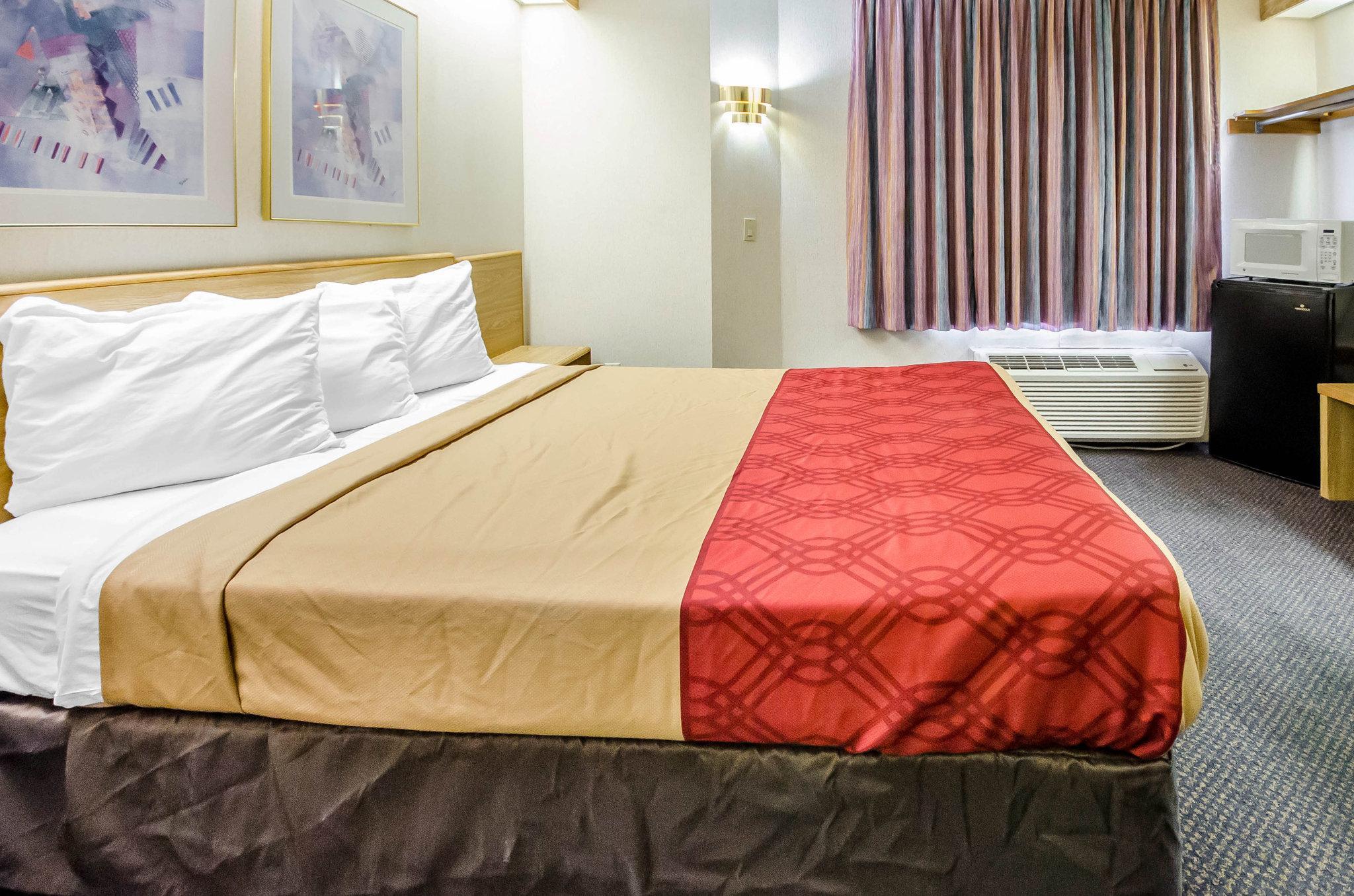 Econo Lodge London Bagian luar foto