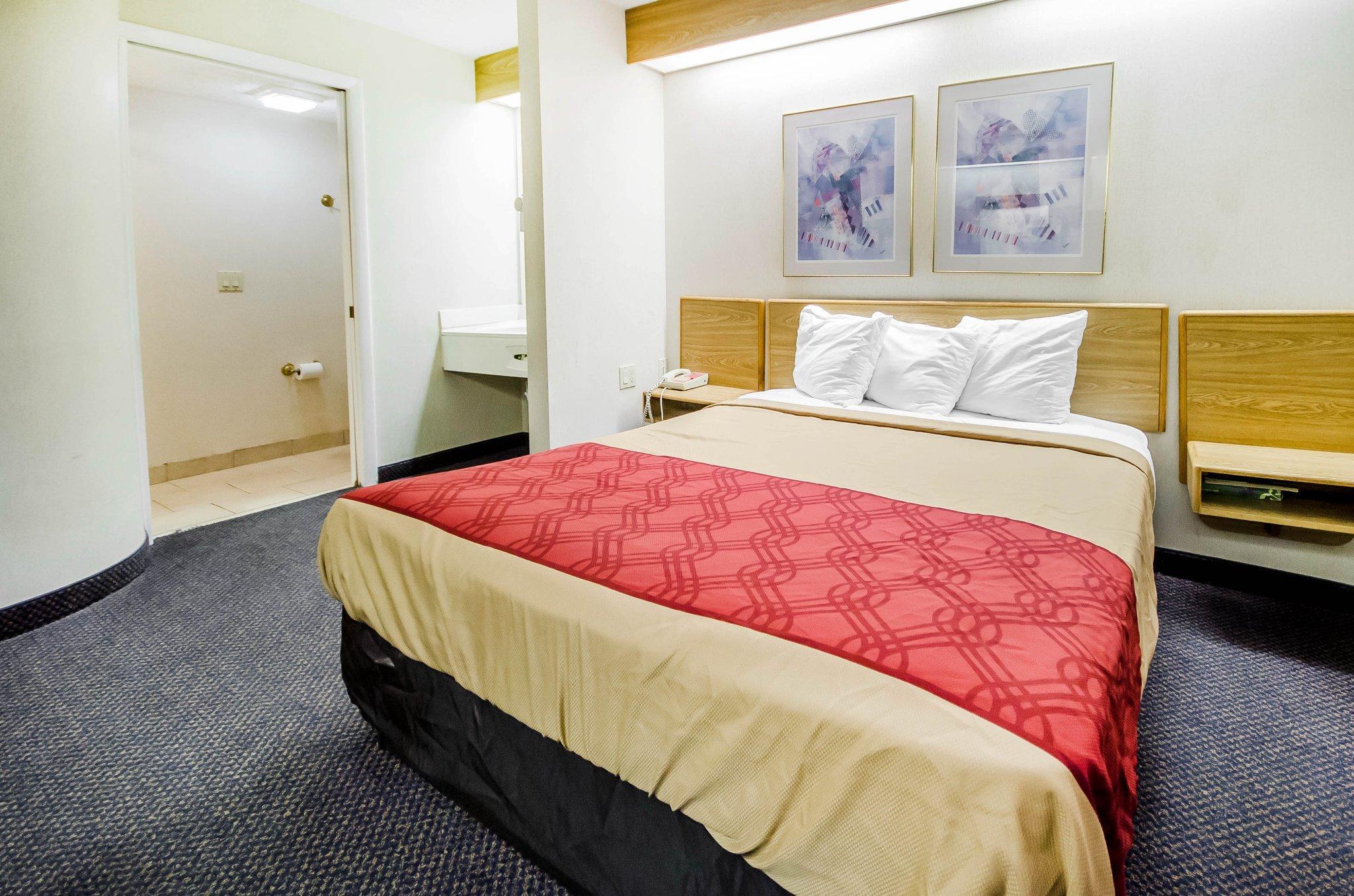 Econo Lodge London Bagian luar foto