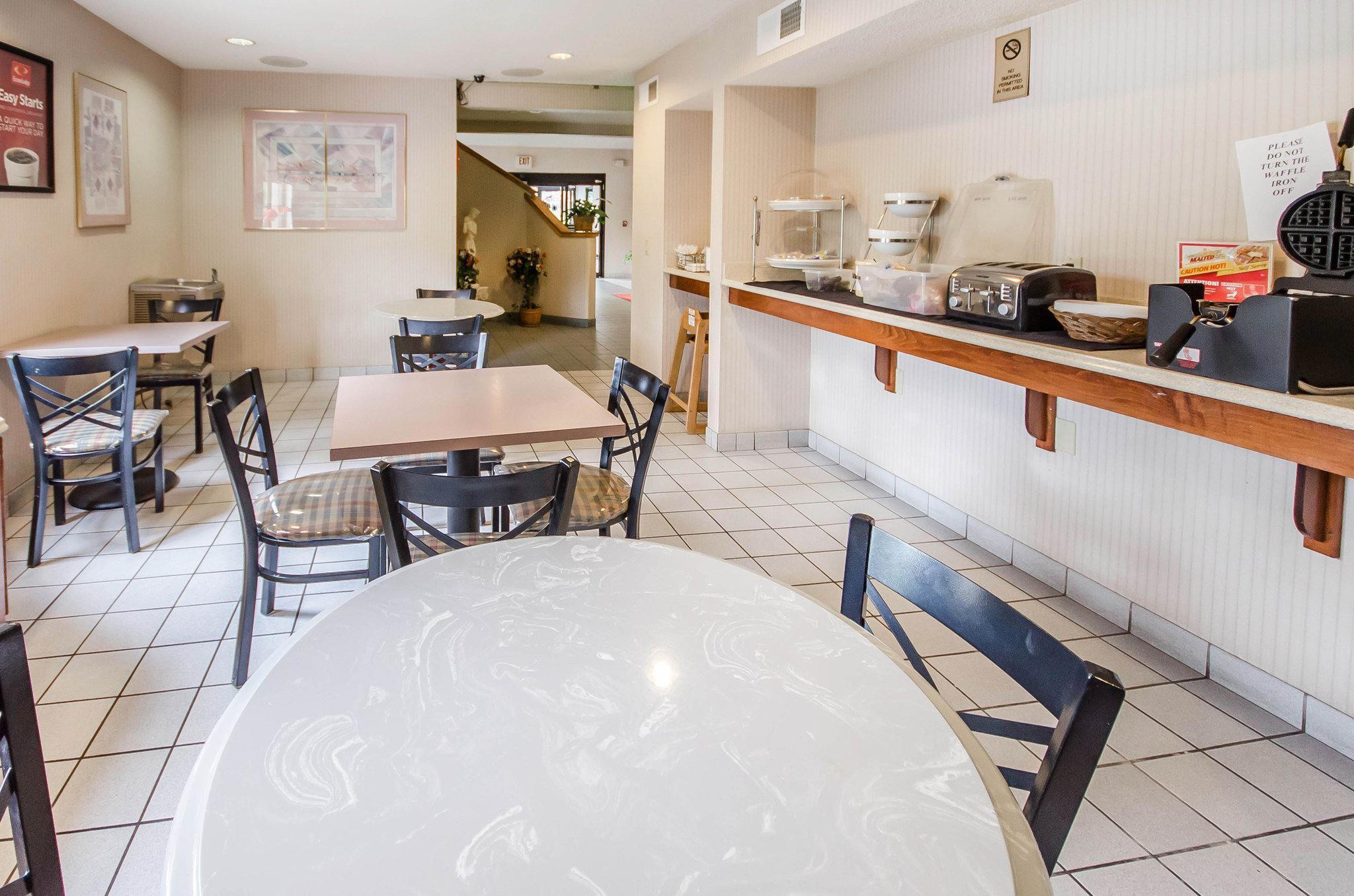 Econo Lodge London Bagian luar foto