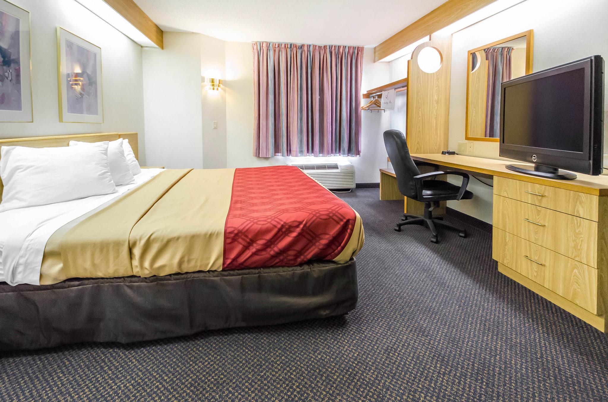 Econo Lodge London Bagian luar foto