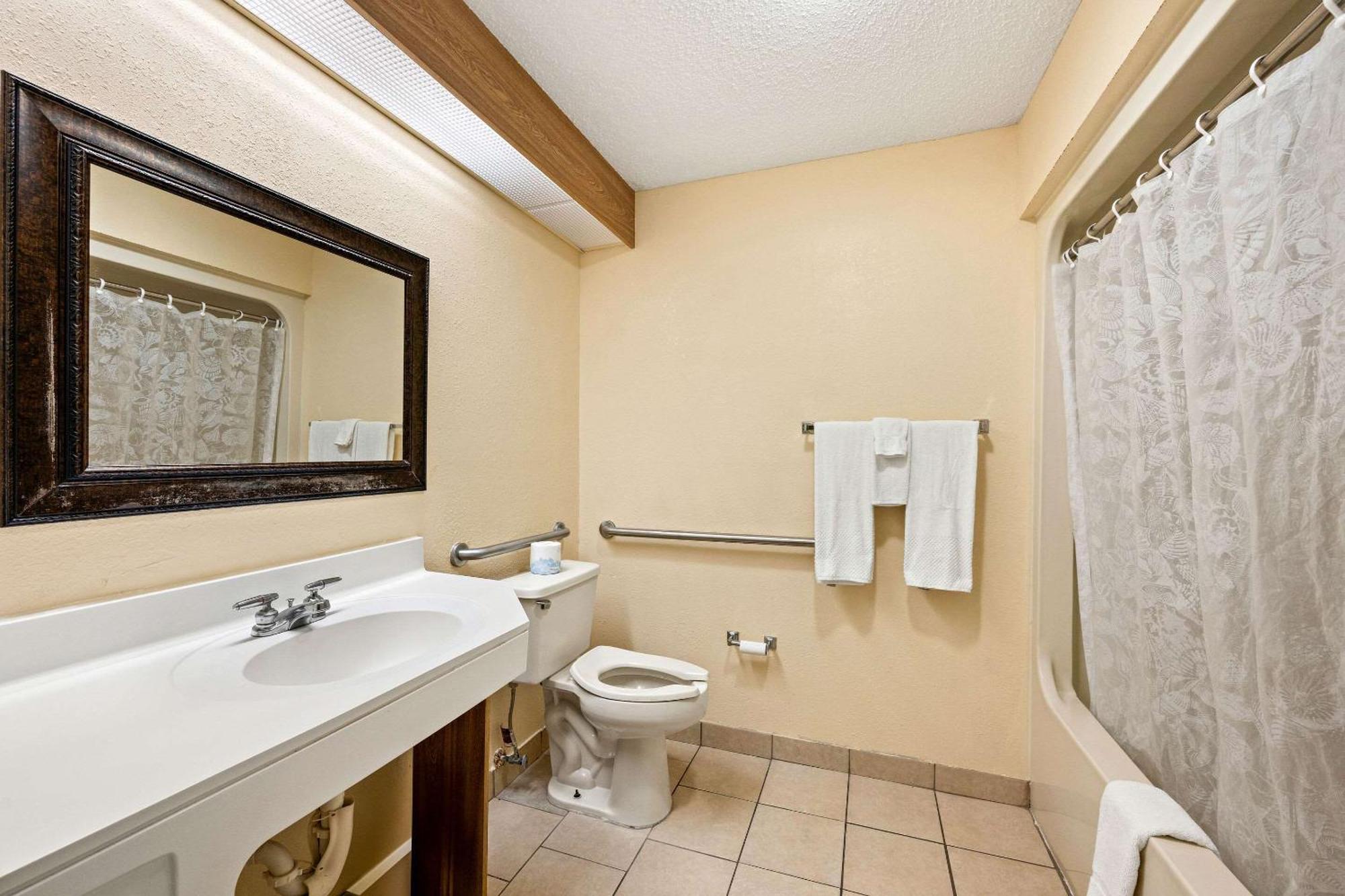Econo Lodge London Bagian luar foto