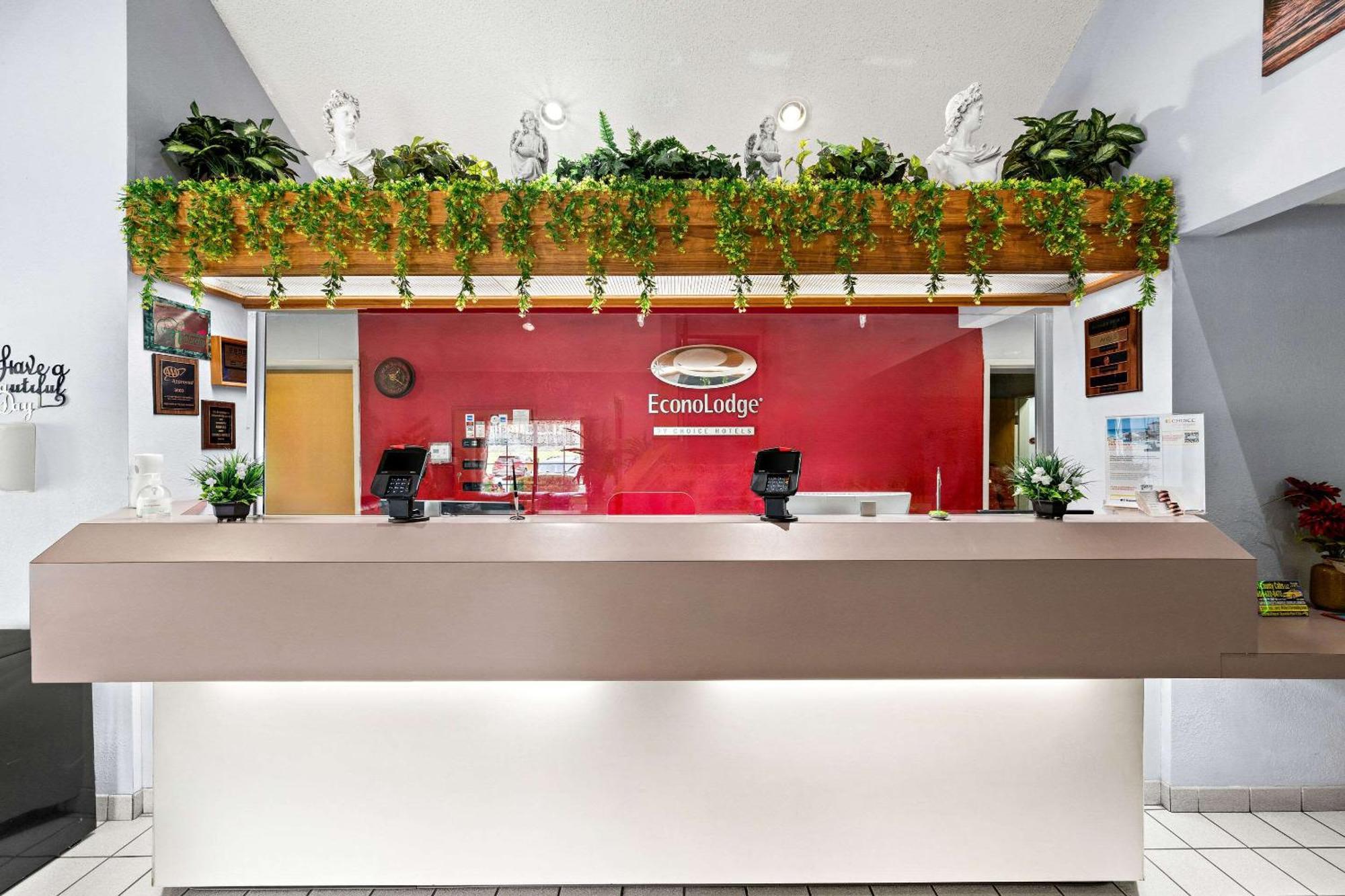 Econo Lodge London Bagian luar foto