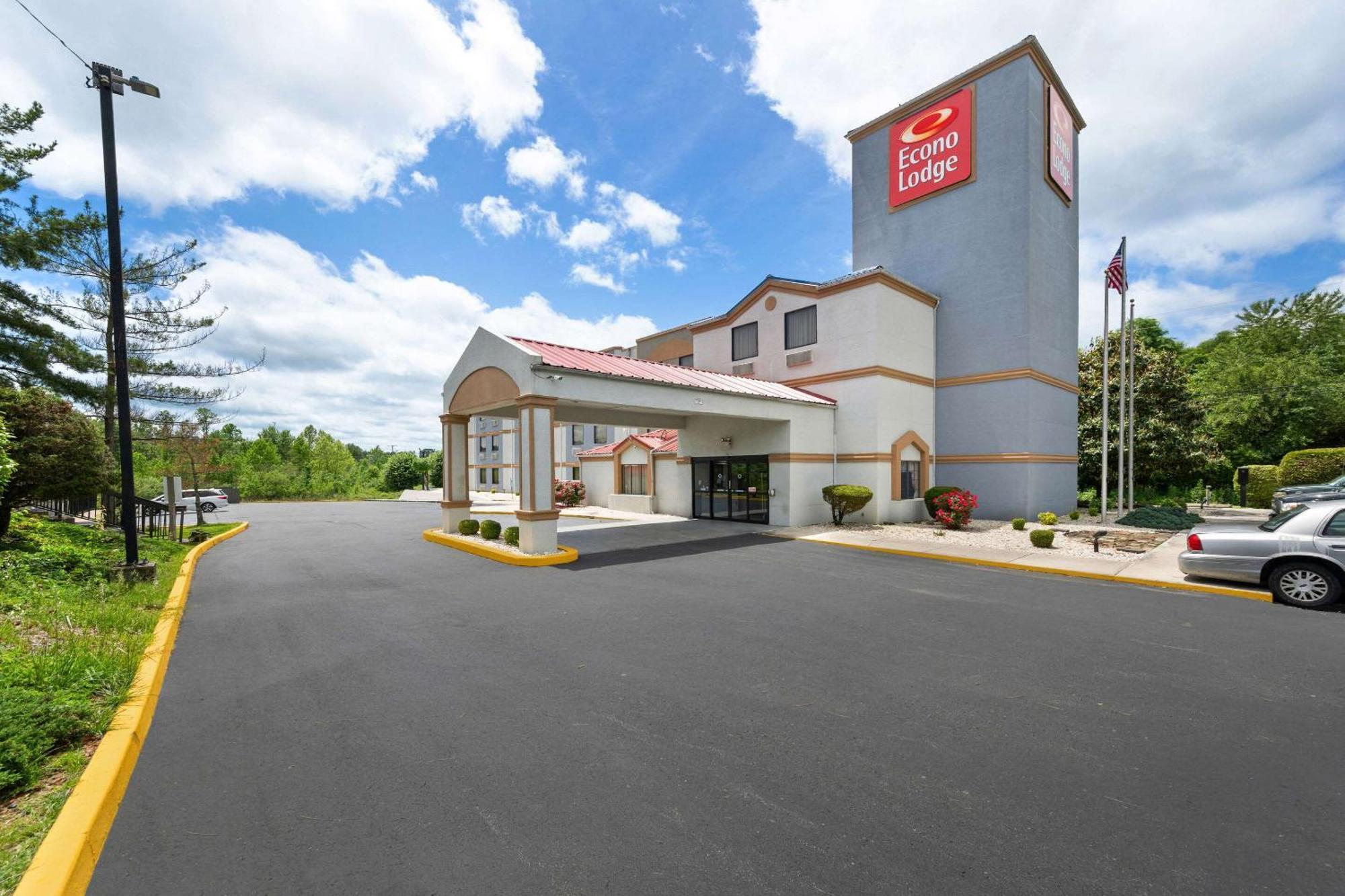 Econo Lodge London Bagian luar foto