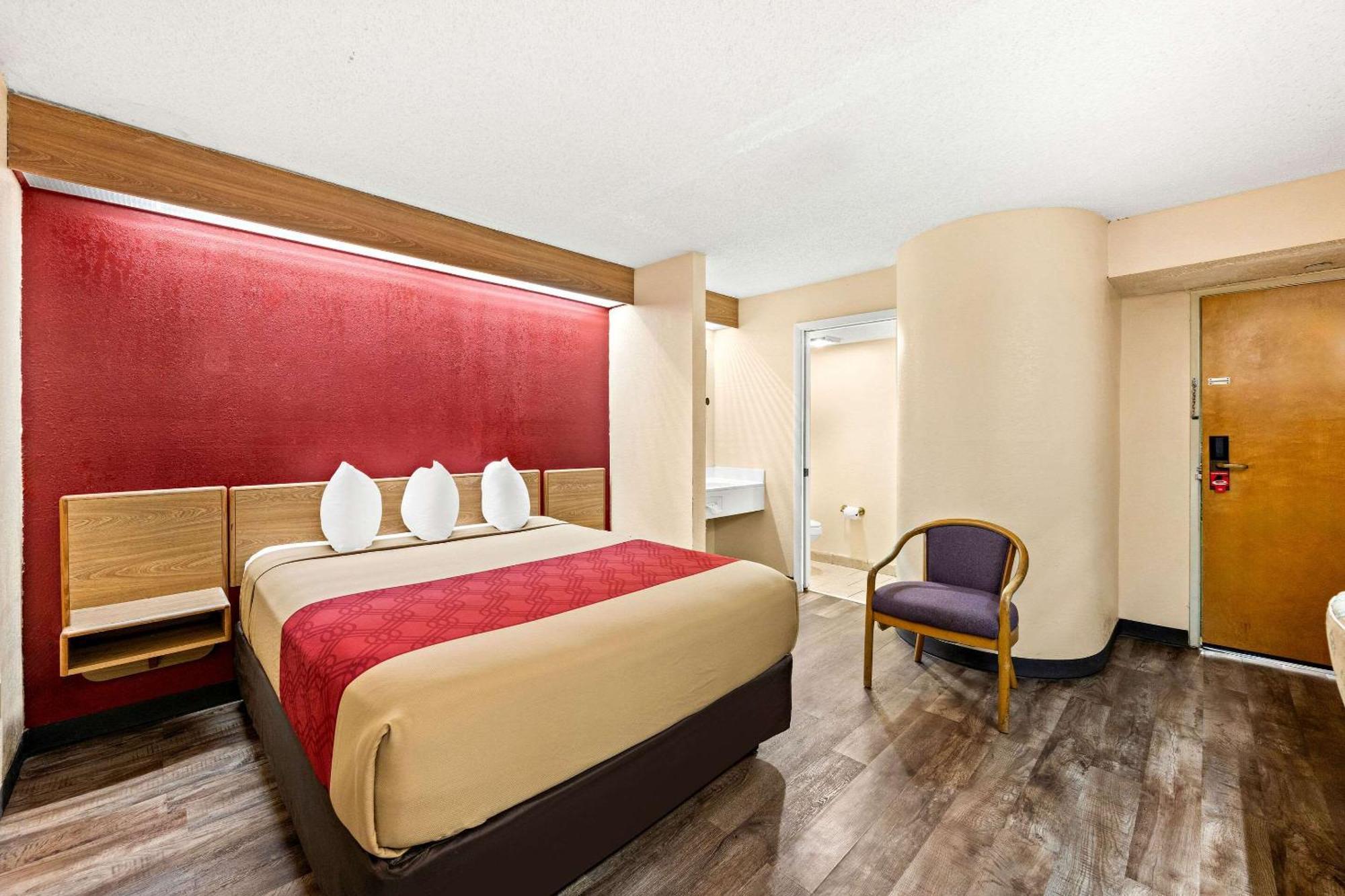 Econo Lodge London Bagian luar foto