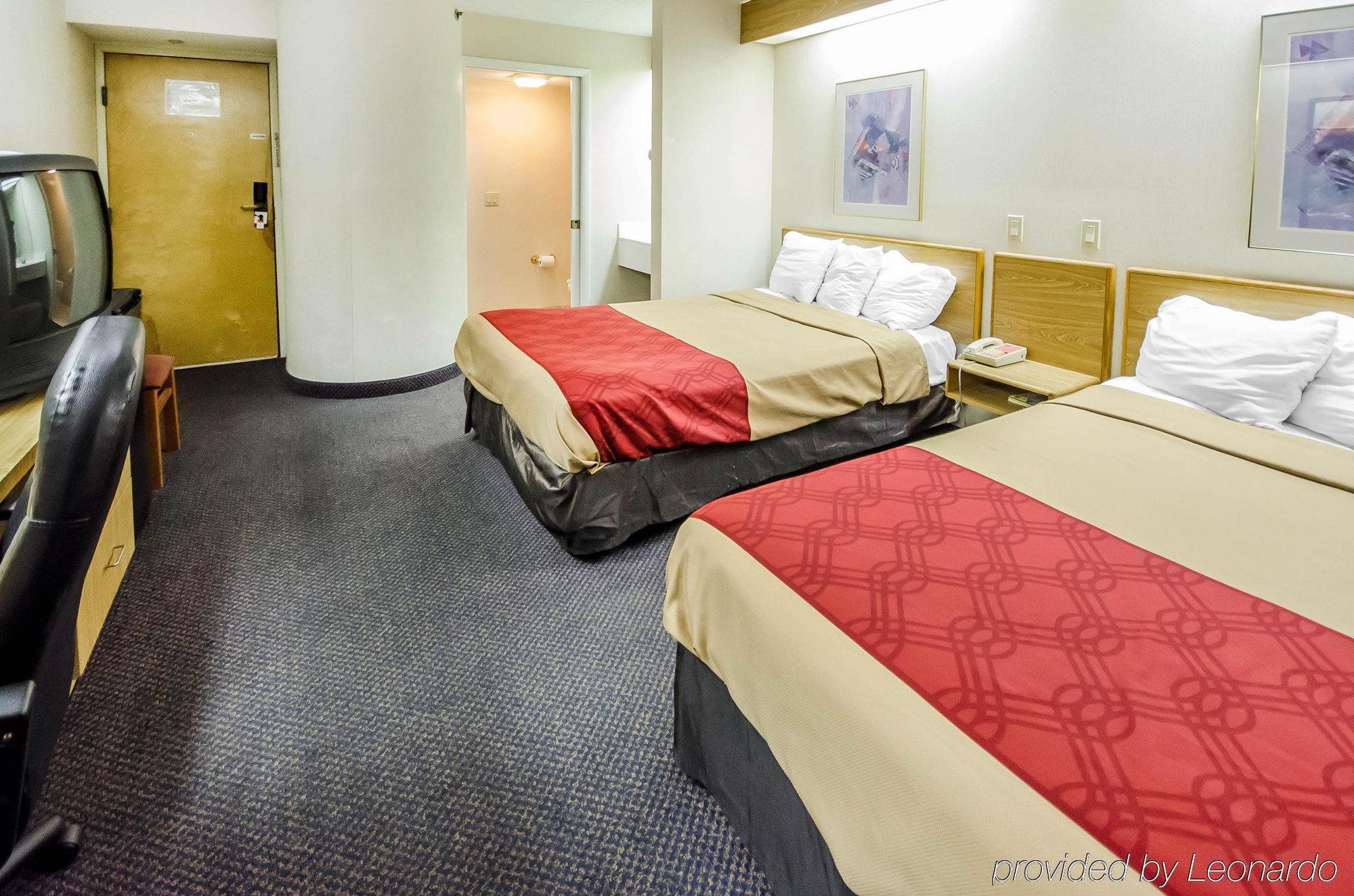Econo Lodge London Bagian luar foto