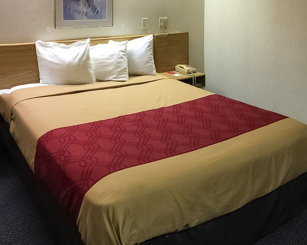 Econo Lodge London Bagian luar foto