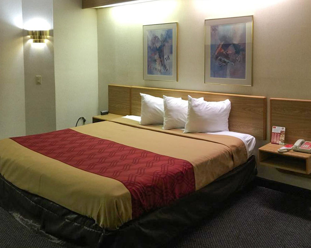 Econo Lodge London Bagian luar foto