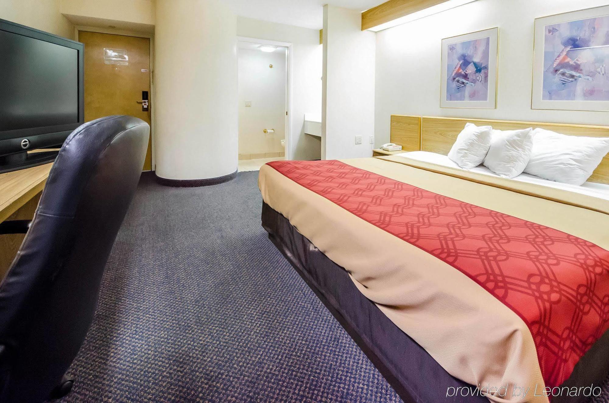Econo Lodge London Bagian luar foto